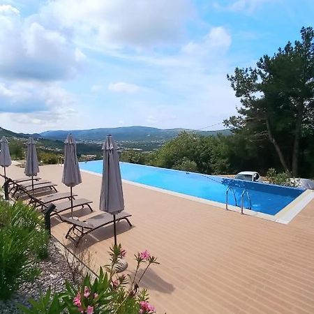 Cozy Apartments With Pool And Splendid Seaview Kavac Exterior photo