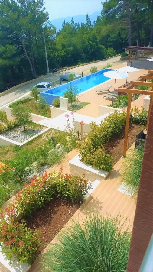 Cozy Apartments With Pool And Splendid Seaview Kavac Exterior photo